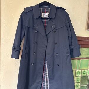 BURBERRY NAVY RAINCOAT Age 6-10